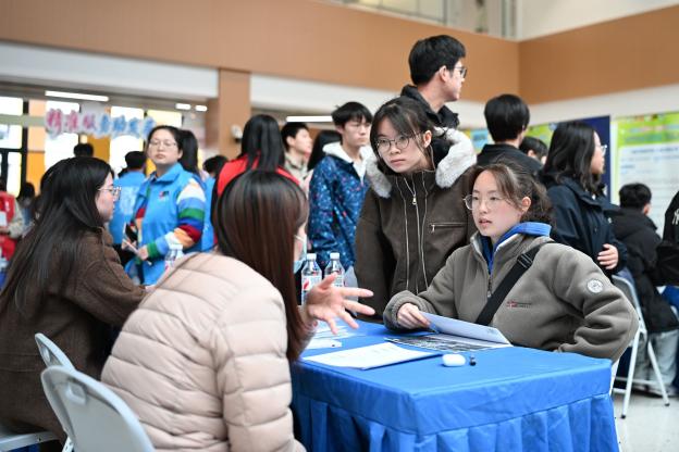 于大澳门银河官网入口发展中心成功举办
